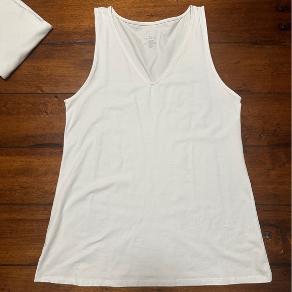 Torrid Bundle Tank Tops Bundle (3) size 2X - Picture 2 of 5